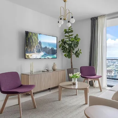 3701 Kaseya Center 2 Bdr Apt With Pool And Gym